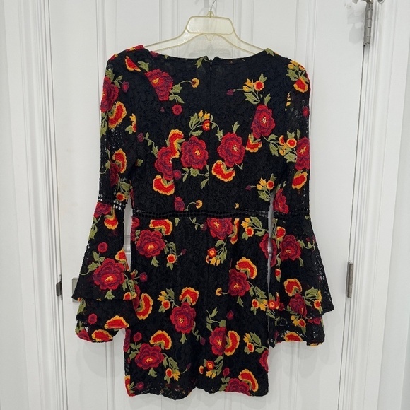 Alexia Admor Dress **size 6** LACE Black/red/floral VERY Good condition - Picture 4 of 6